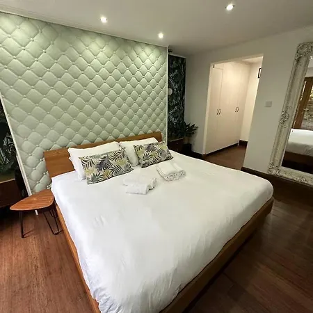 Unique Luxury Home In The Heart Of London. Air Conditioned With Private Garden Exterior photo