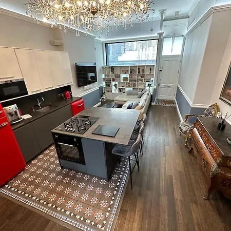 Unique Luxury Home In The Heart Of London. Air Conditioned With Private Garden Exterior photo