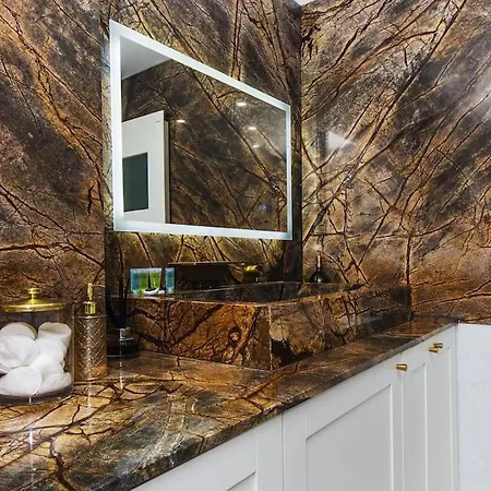 Unique Luxury Home In The Heart Of London. Air Conditioned With Private Garden Exterior photo