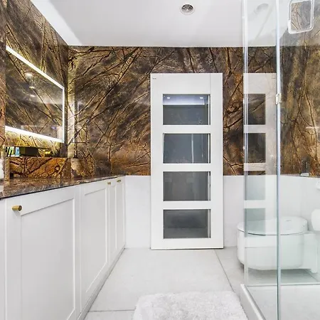 Unique Luxury Home In The Heart Of London. Air Conditioned With Private Garden Exterior photo
